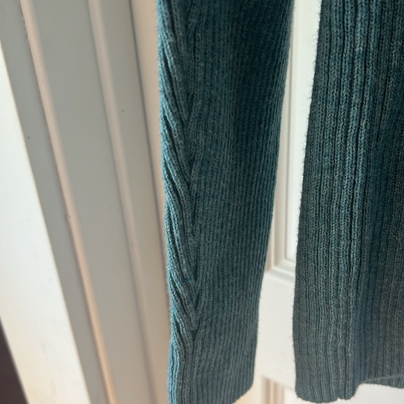 H&M turtleneck lightweight sweater - Picture 5 of 7